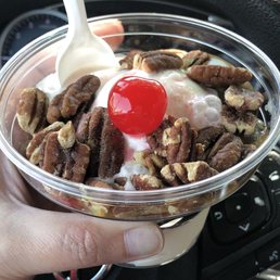 J's Creamery signature dishes Salted Caramel Brownie
Turtle Sundae
Chocolate Custard